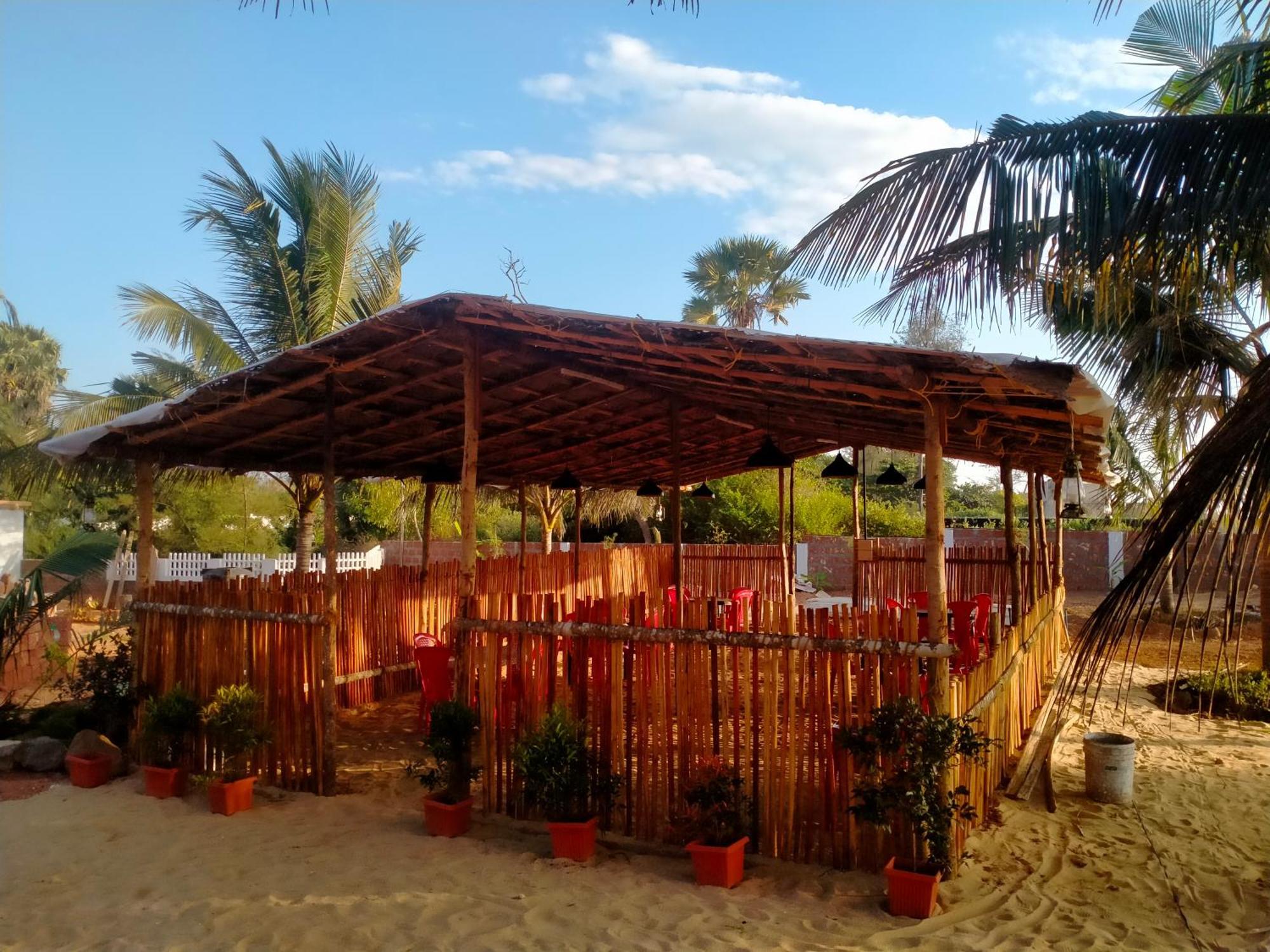 The Ocean View Hotel Ullāl Exterior photo